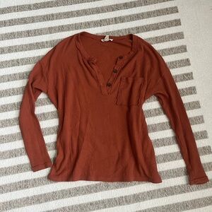 Madewell Women's Long Sleeve Henley in Rust